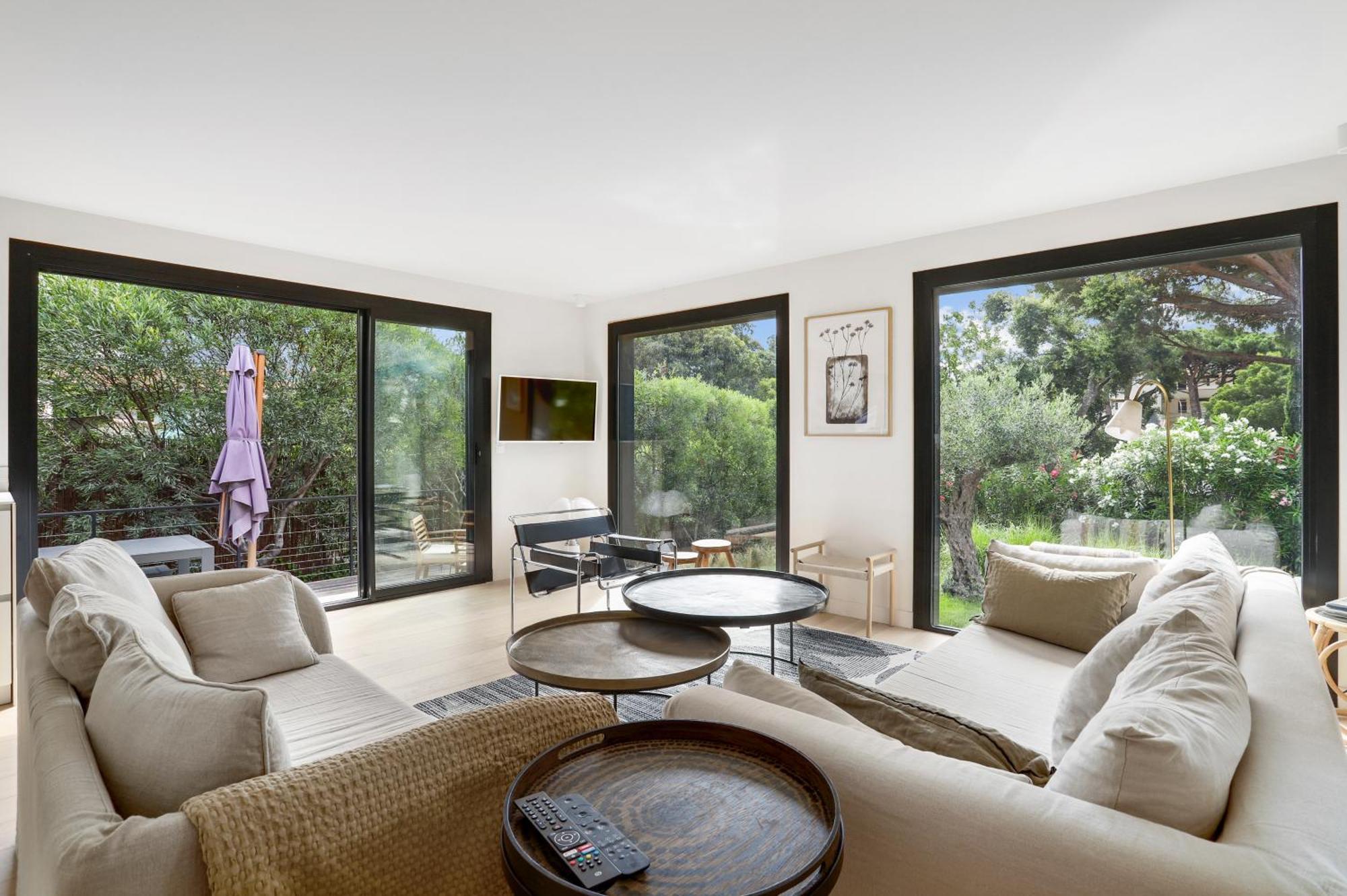 Villa La Temana, rénovée, piscine privée chauffée, grand jardin, plages et commerces à pied, à Cavalaire, près de Saint-Tropez Exterior foto