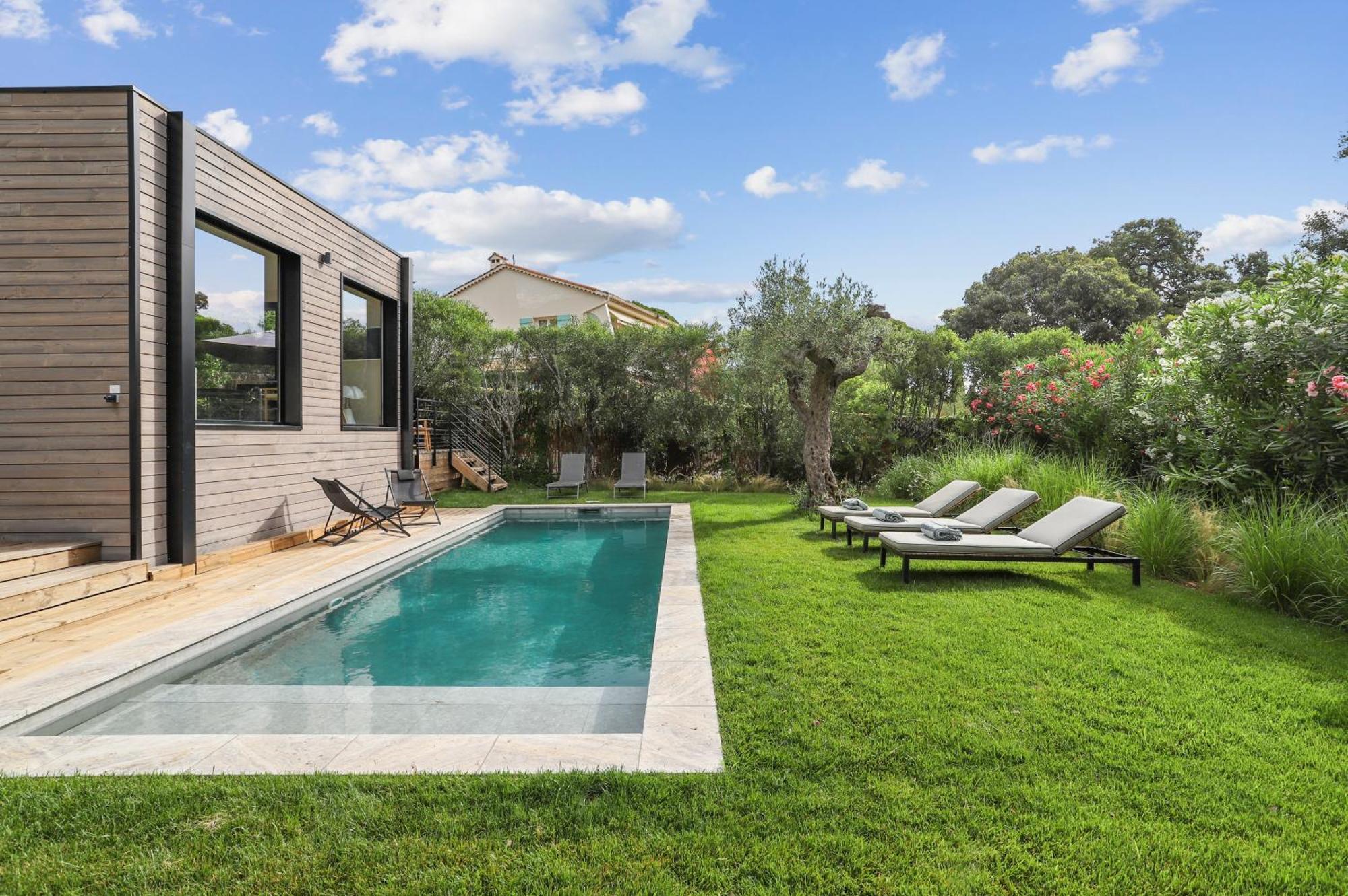 Villa La Temana, rénovée, piscine privée chauffée, grand jardin, plages et commerces à pied, à Cavalaire, près de Saint-Tropez Exterior foto