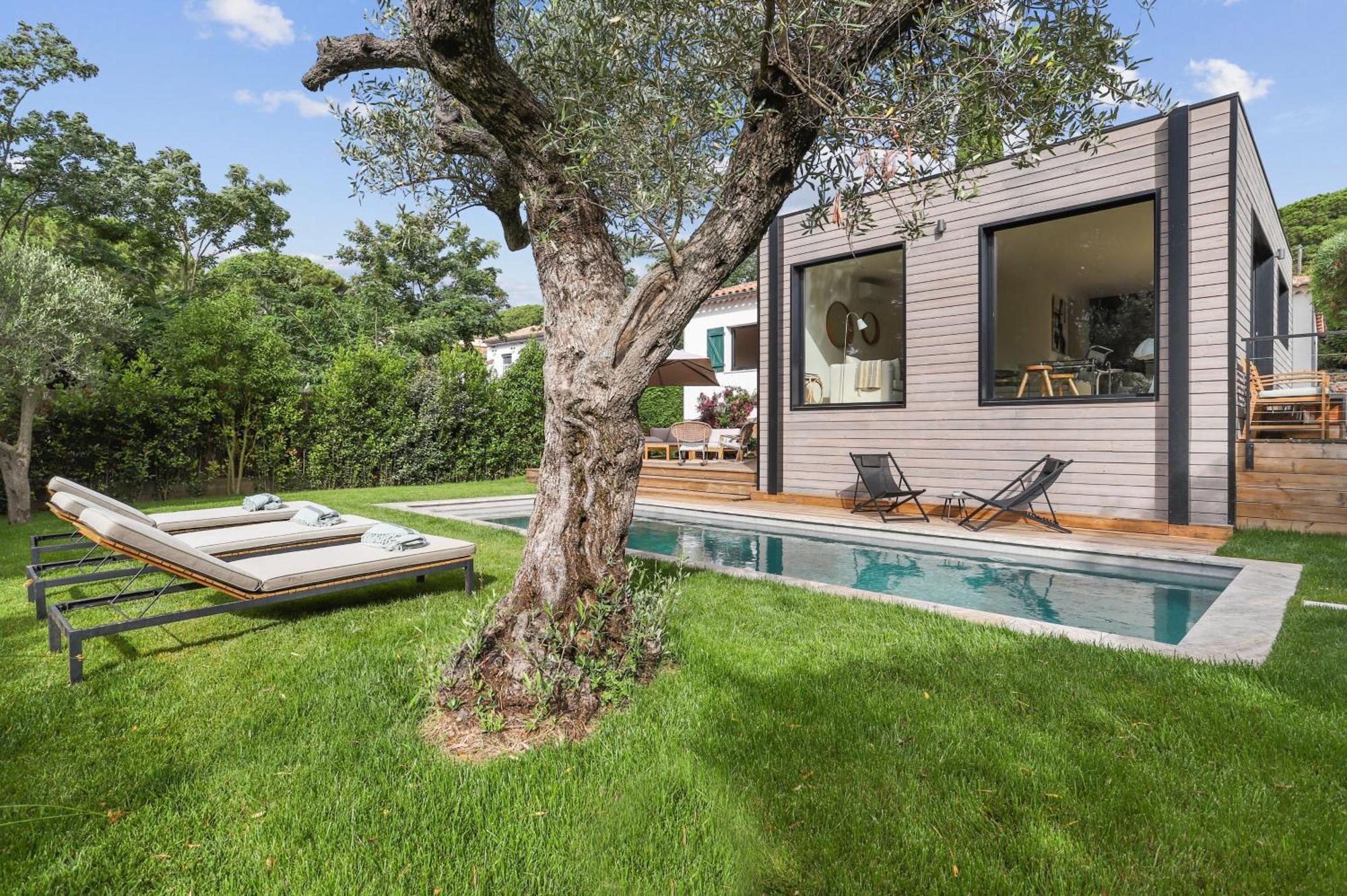 Villa La Temana, rénovée, piscine privée chauffée, grand jardin, plages et commerces à pied, à Cavalaire, près de Saint-Tropez Exterior foto