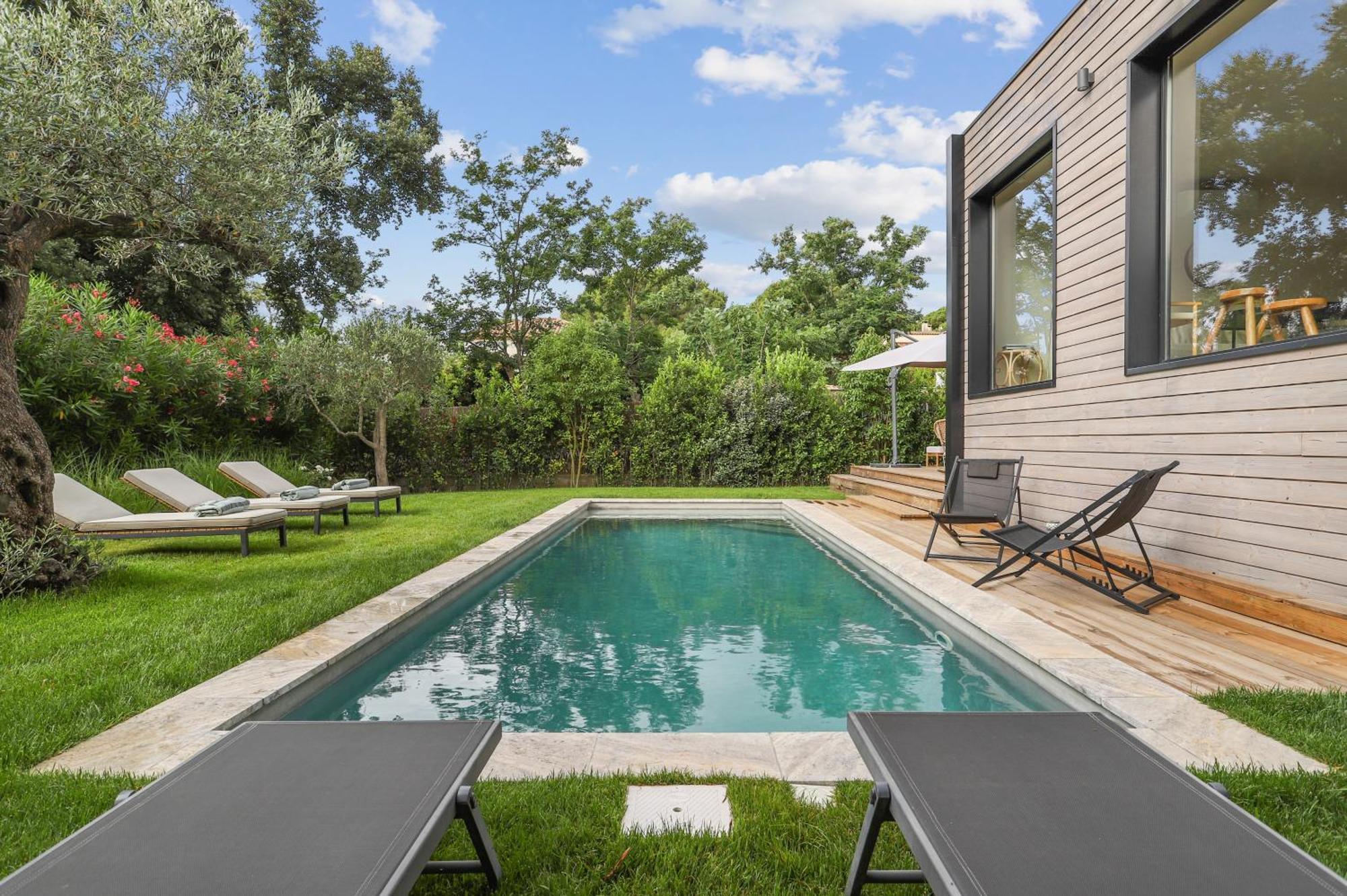 Villa La Temana, rénovée, piscine privée chauffée, grand jardin, plages et commerces à pied, à Cavalaire, près de Saint-Tropez Exterior foto