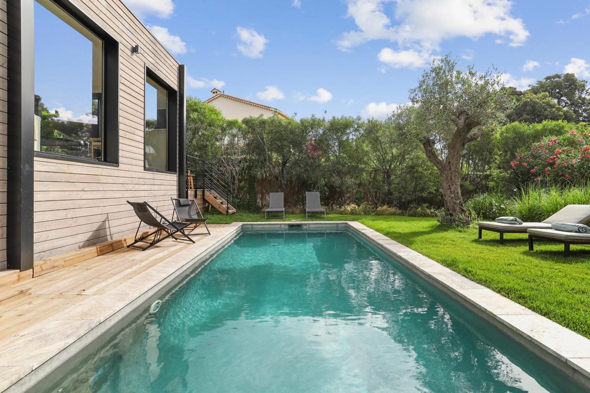Villa La Temana, rénovée, piscine privée chauffée, grand jardin, plages et commerces à pied, à Cavalaire, près de Saint-Tropez Exterior foto