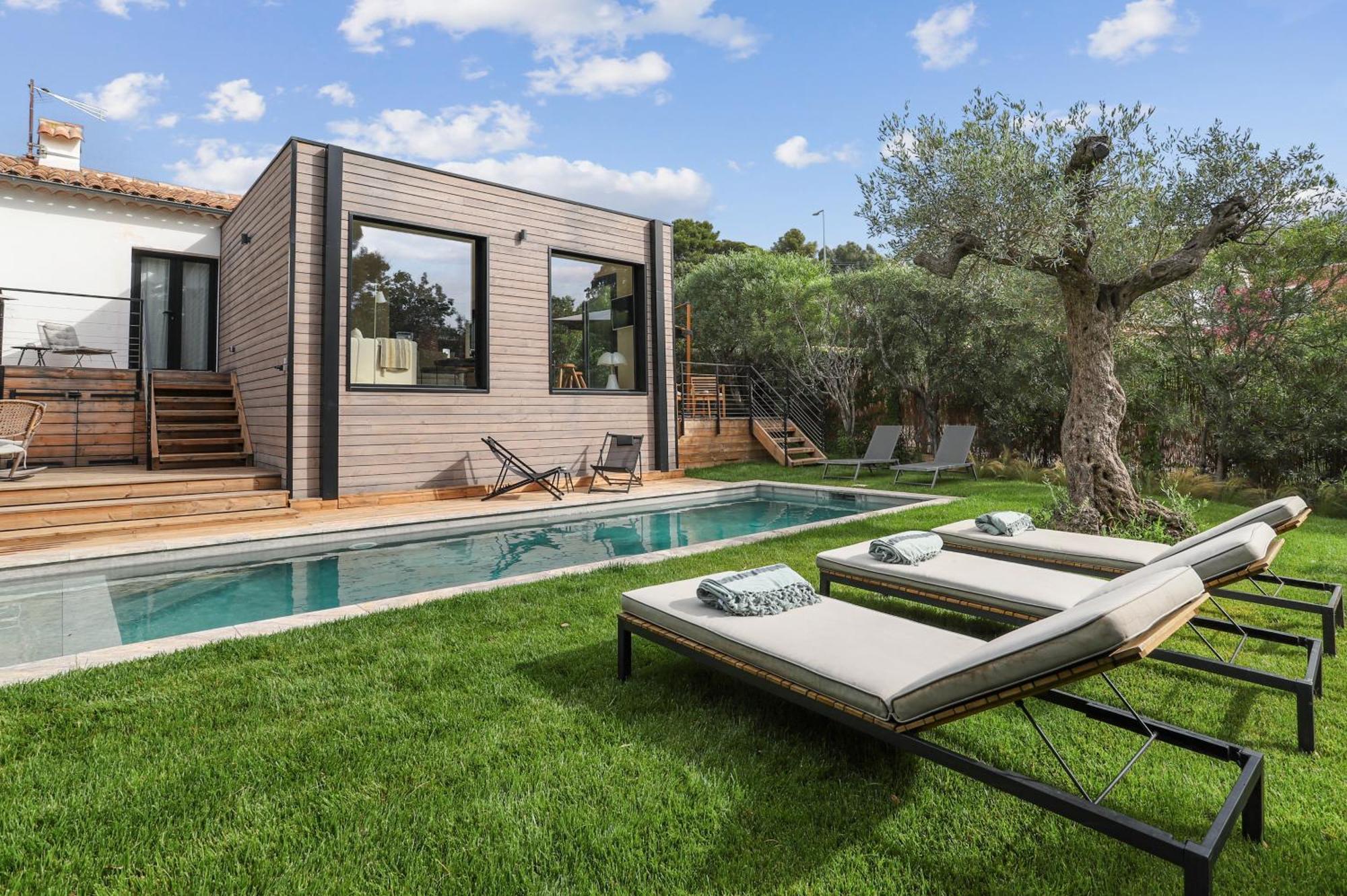 Villa La Temana, rénovée, piscine privée chauffée, grand jardin, plages et commerces à pied, à Cavalaire, près de Saint-Tropez Exterior foto